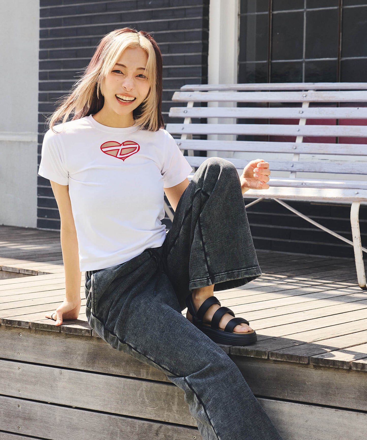 ハート刺繍カットアウトTシャツ