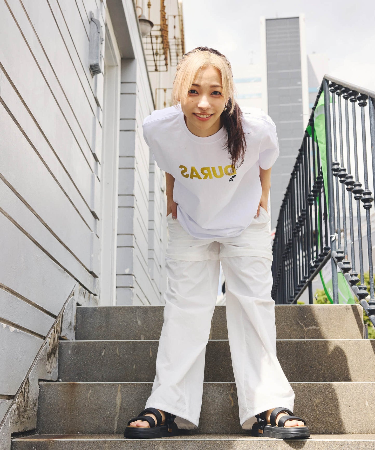 反転ロゴオーバーTシャツ