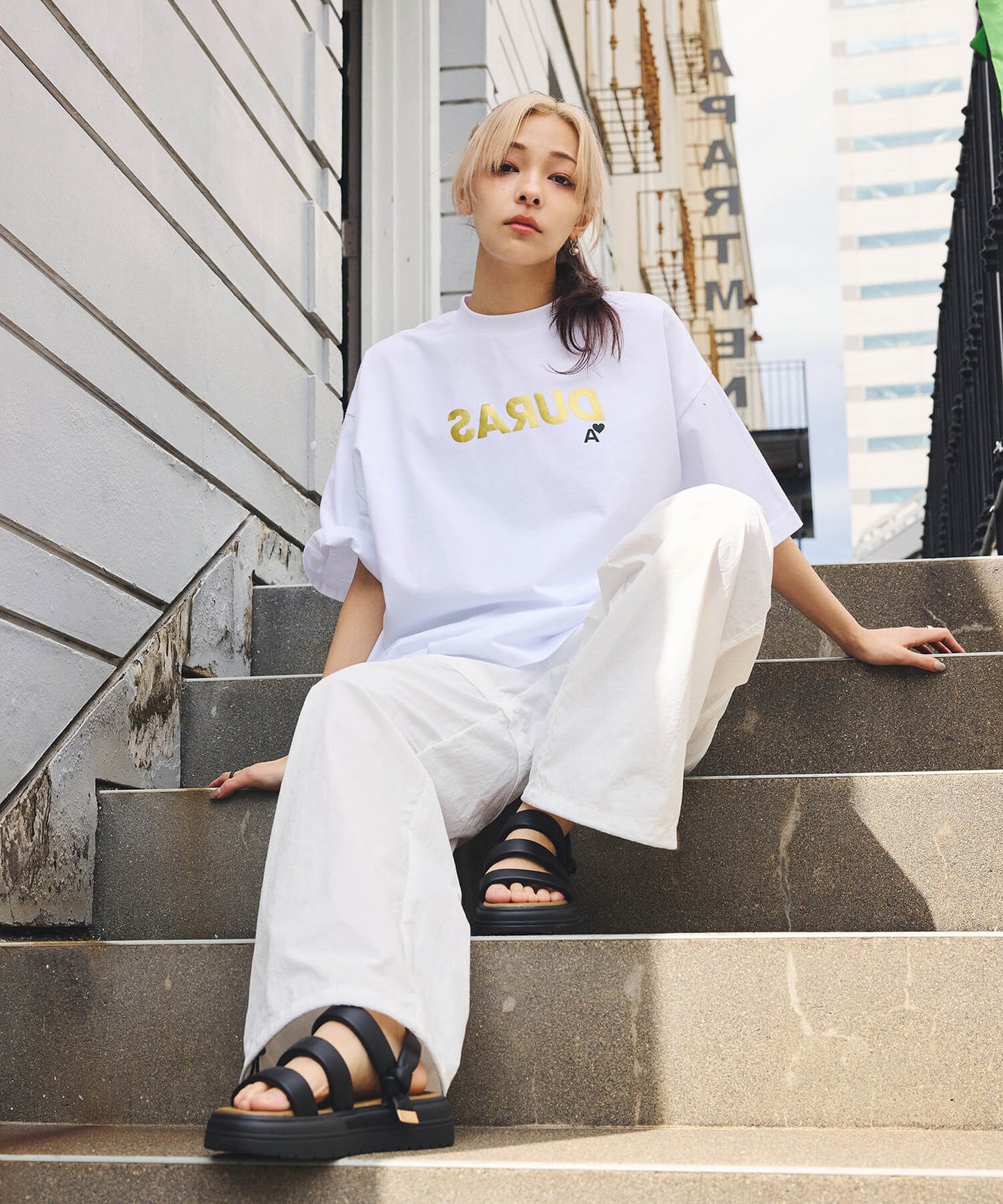 反転ロゴオーバーTシャツ