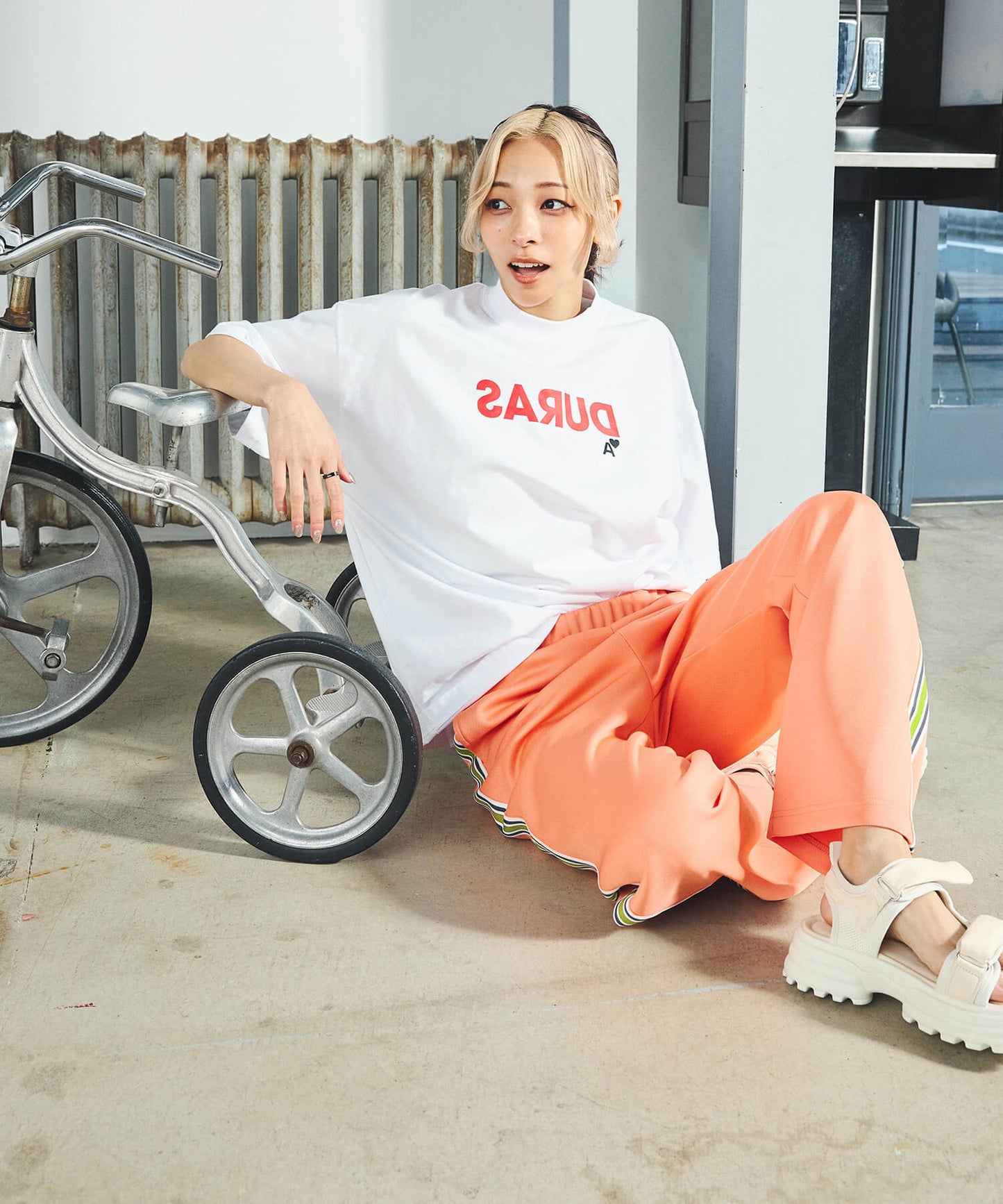 反転ロゴオーバーTシャツ
