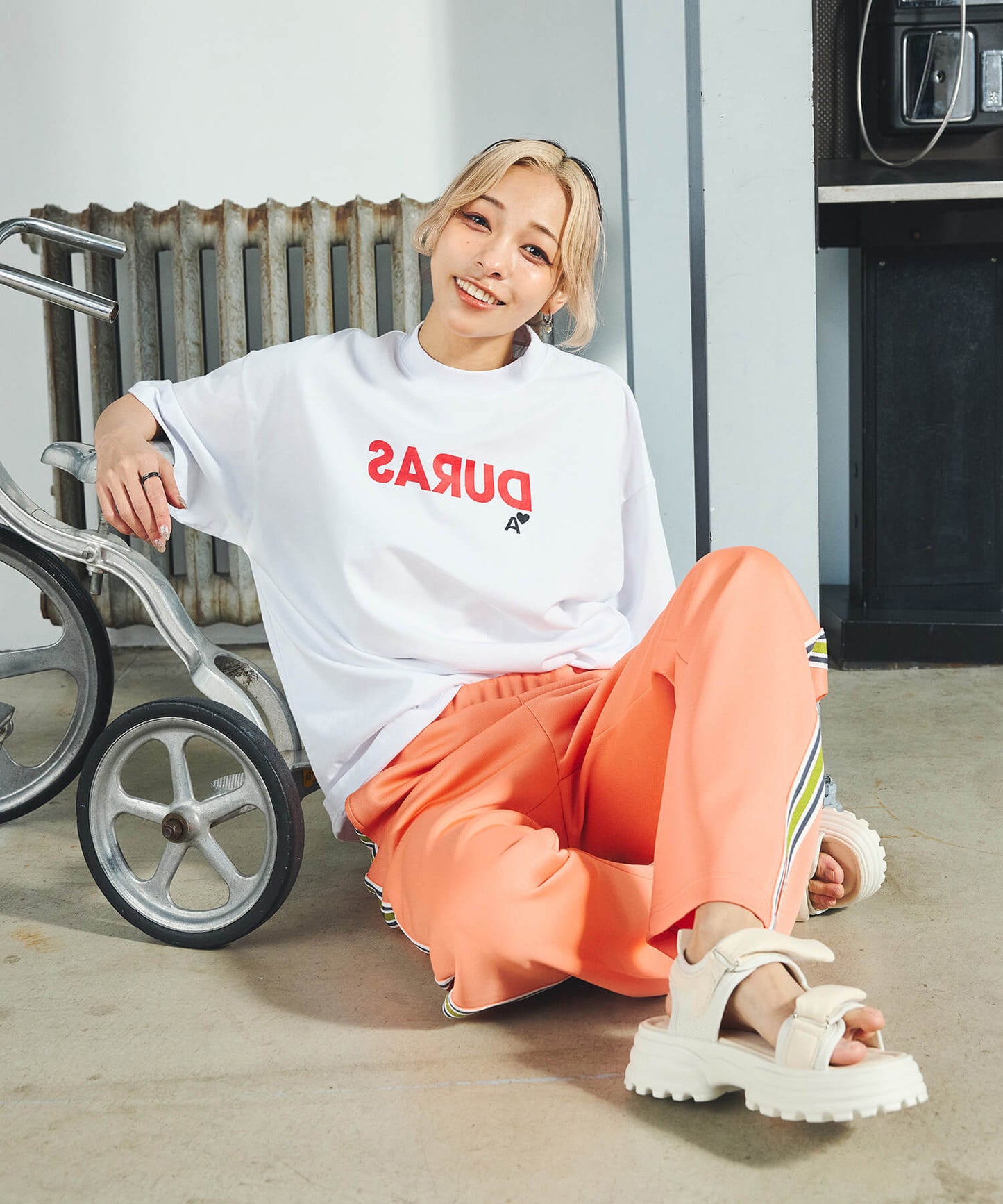 反転ロゴオーバーTシャツ