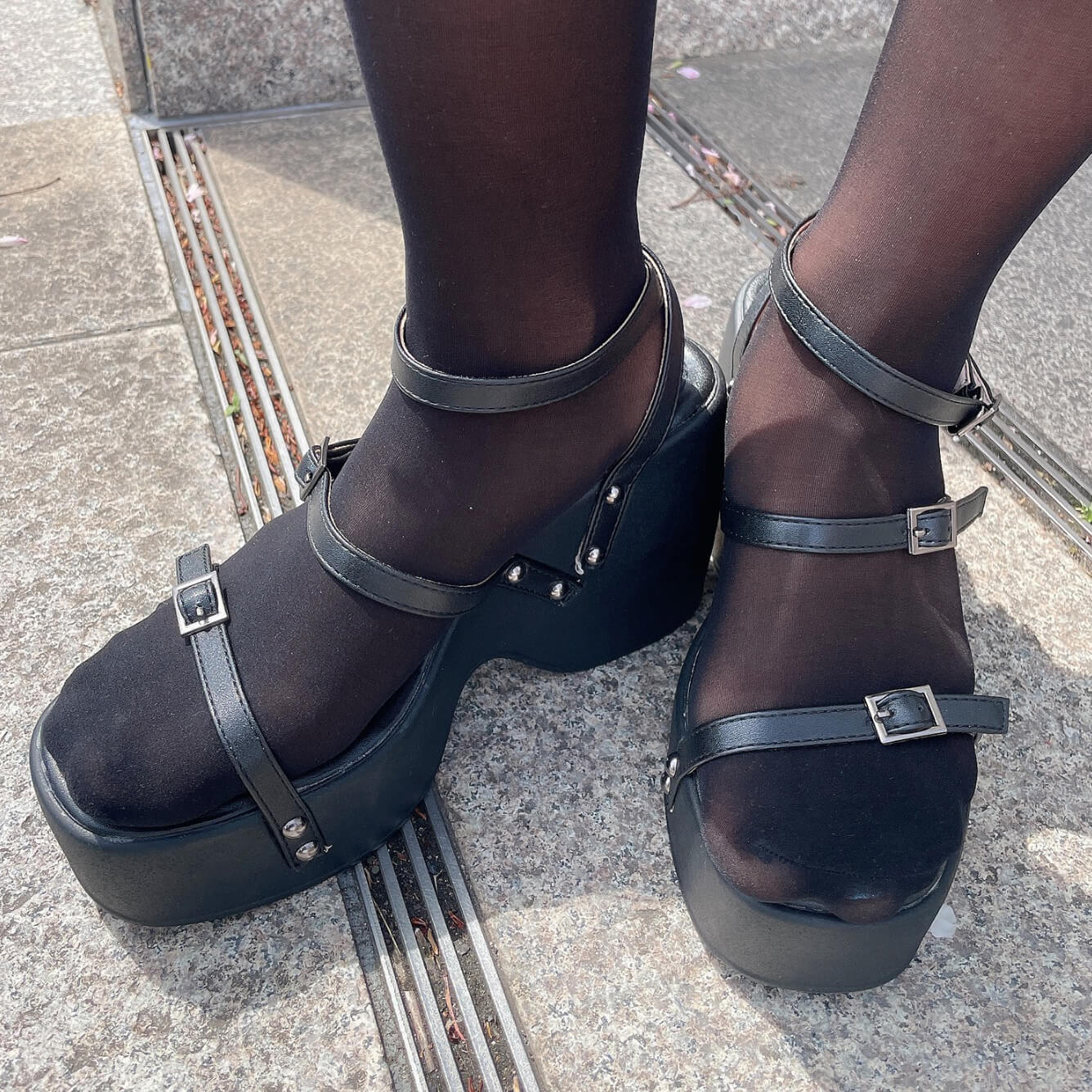 70%OFF|Studs sandals