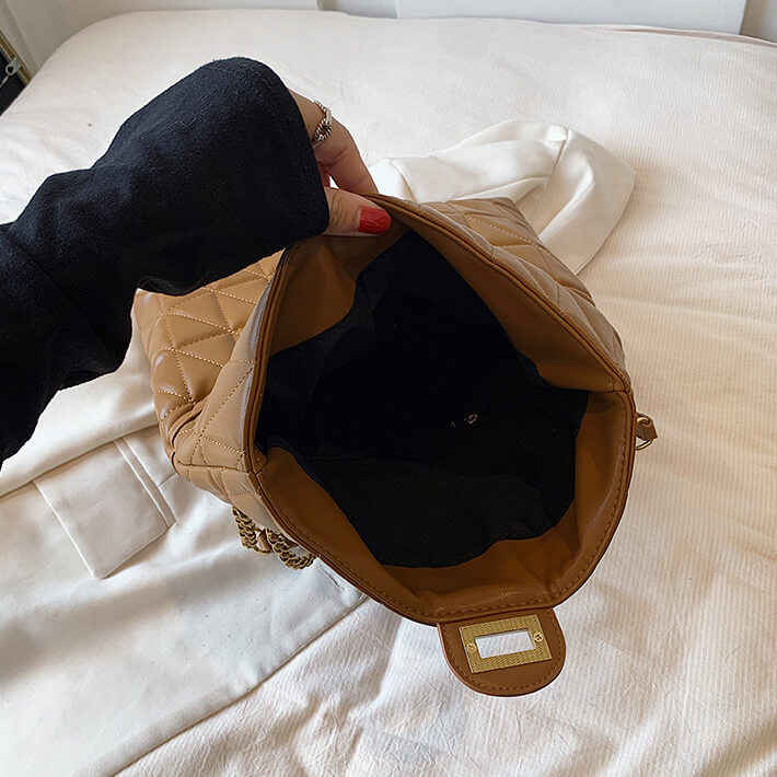 キルティングフラップショルダーバッグ