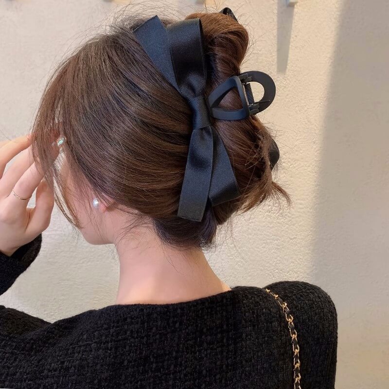サテンリボン付ヘアクリップ