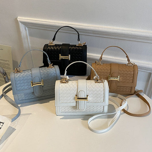 イントレチャートスクエアフラップバッグ