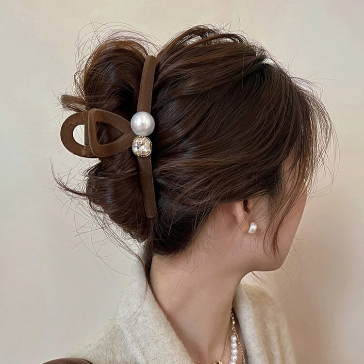 パール&ビジュー付ベロアヘアクリップ
