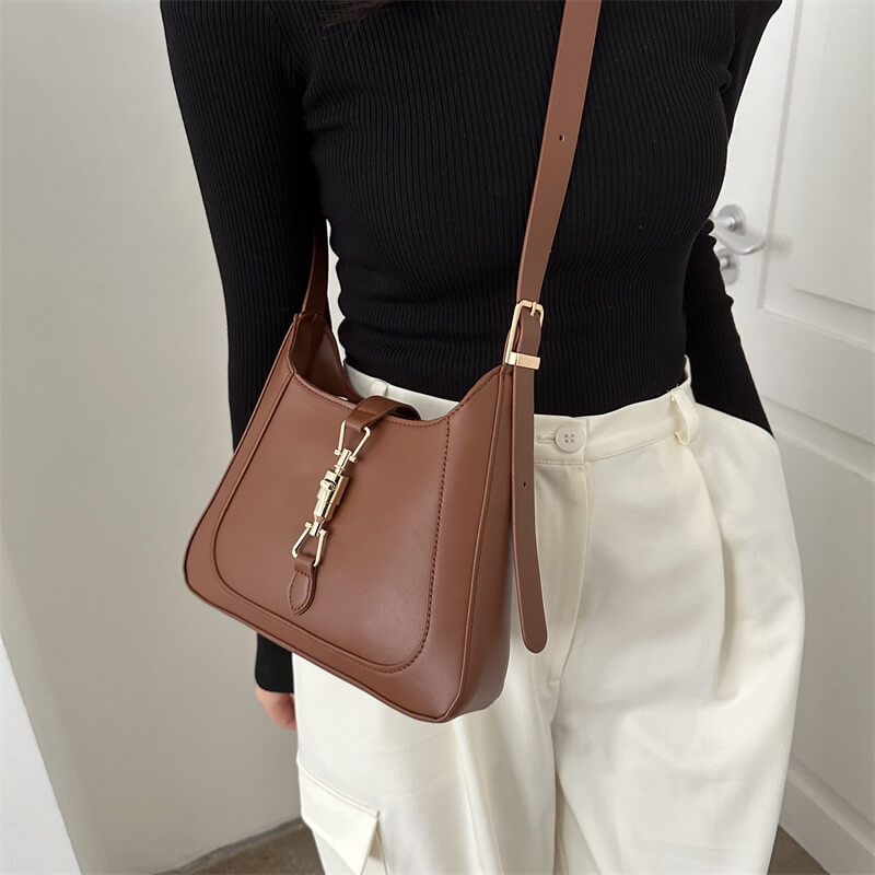 バックルショルダーバッグ