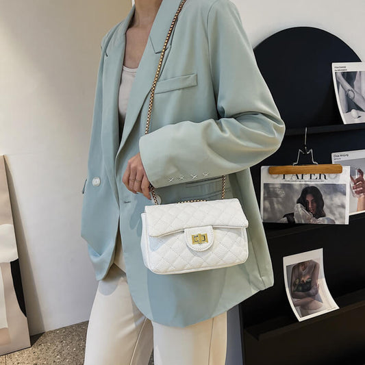 キルティングショルダーフラップバッグ