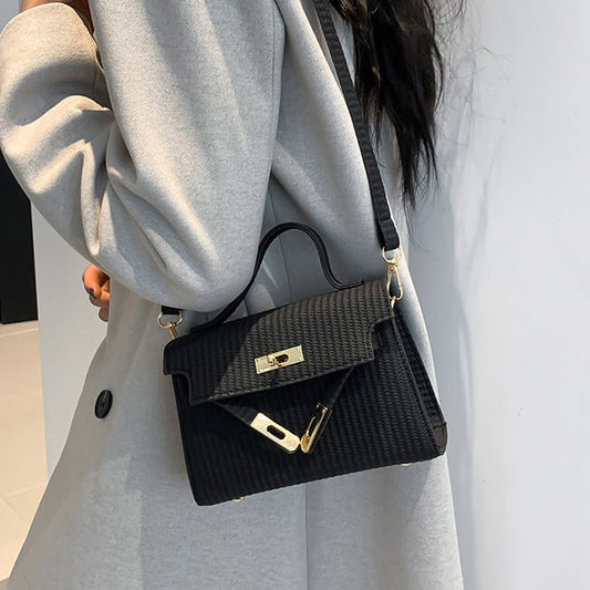 ラフィア風型押しフラップショルダーバッグ