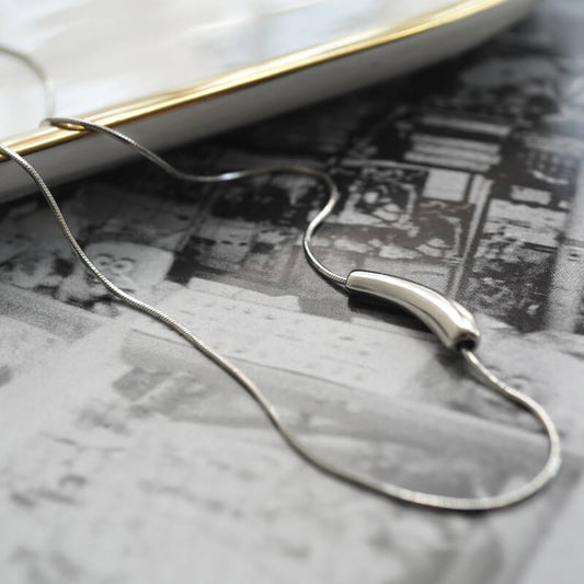 ドロップラインネックレス