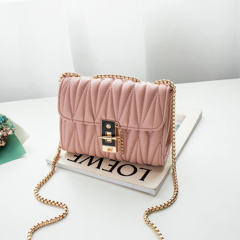 キルティングフラップショルダーバッグ