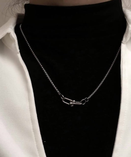 Uチャームスクエアチェーンネックレス