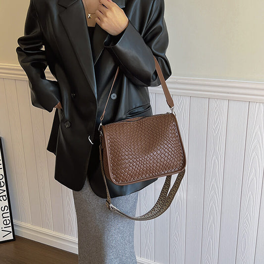 型押しダブルベルトショルダーバッグ