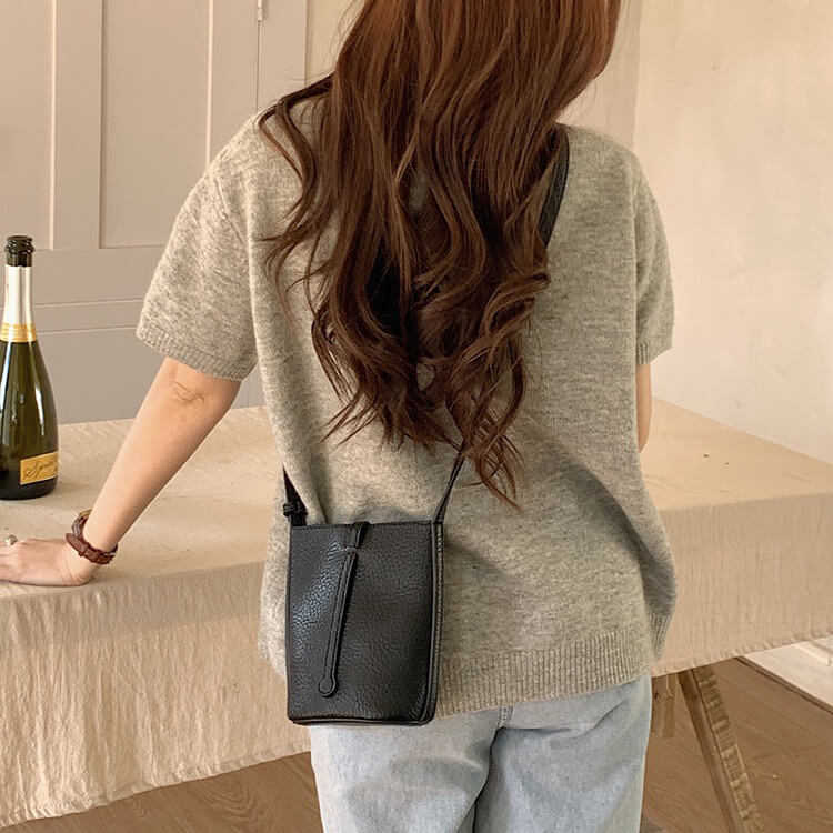 フラップボタンショルダーバッグ
