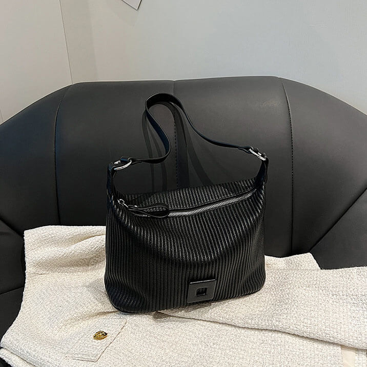 スクエアマークジップショルダーバッグ