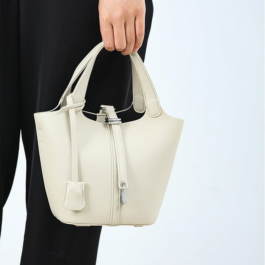 ロックチャームバケットバッグ