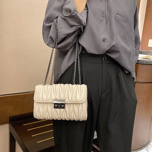 キルティングフラップショルダーバッグ