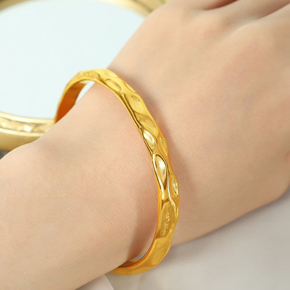 ニュアンスメタルバングル