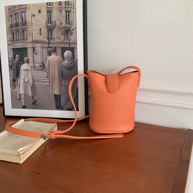 フラップボタンショルダーバッグ