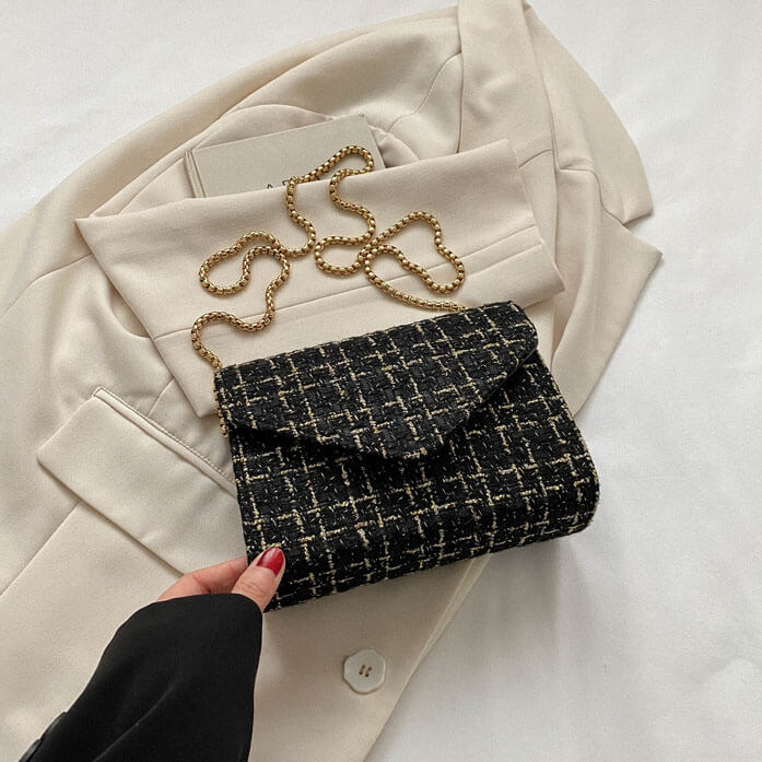 チェックツイードレターフラップバッグ