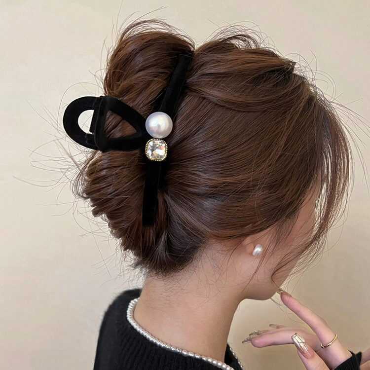 パール&ビジュー付ベロアヘアクリップ