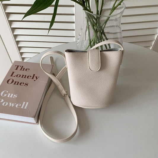 フラップボタンショルダーバッグ