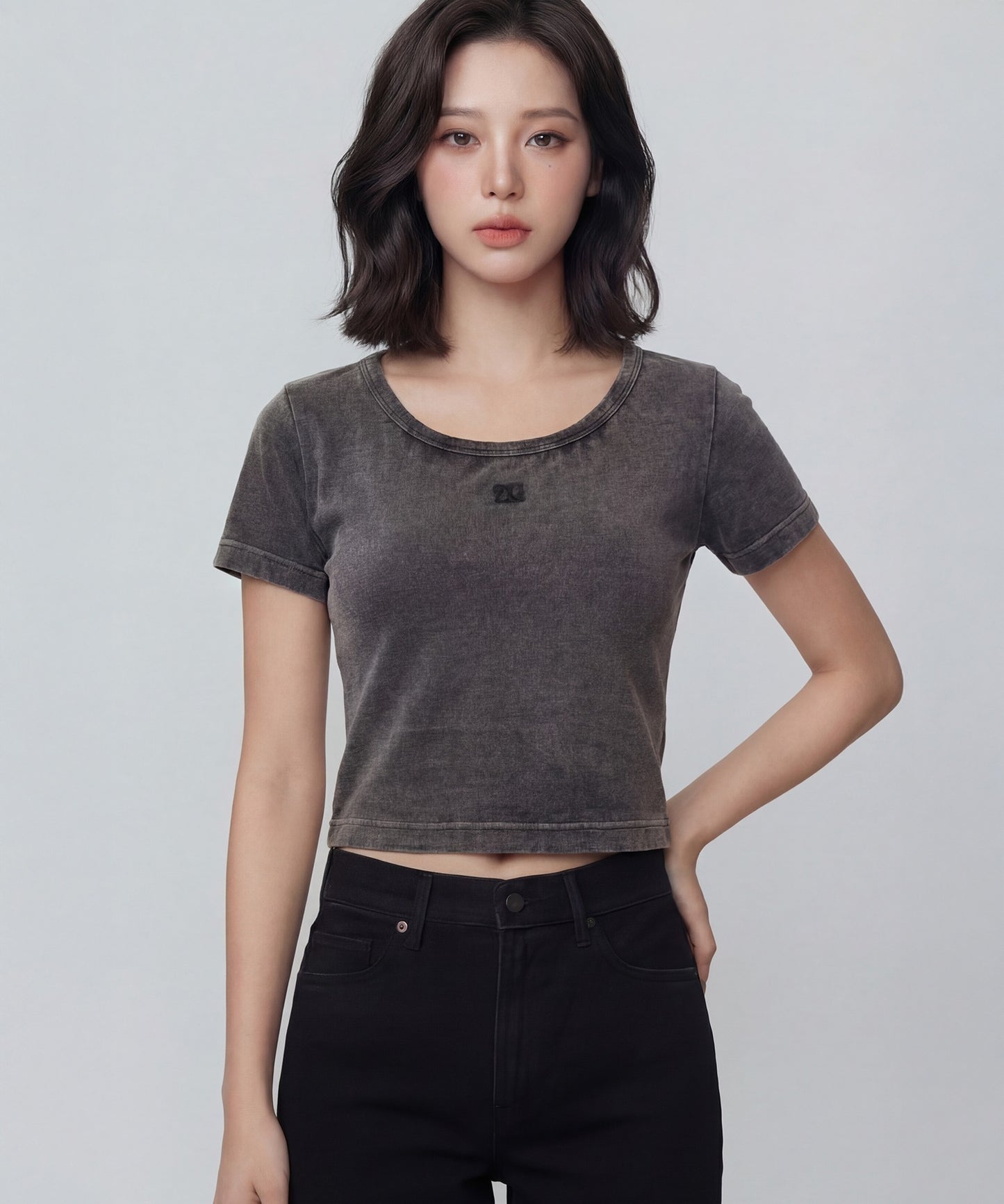 ロゴ刺繍クロップドTシャツ
