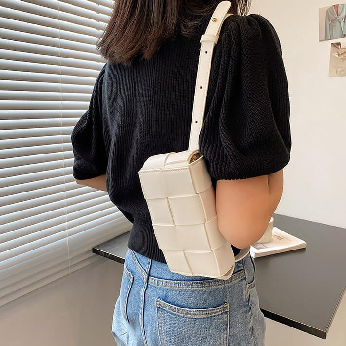 イントレチャートスクエアバッグ