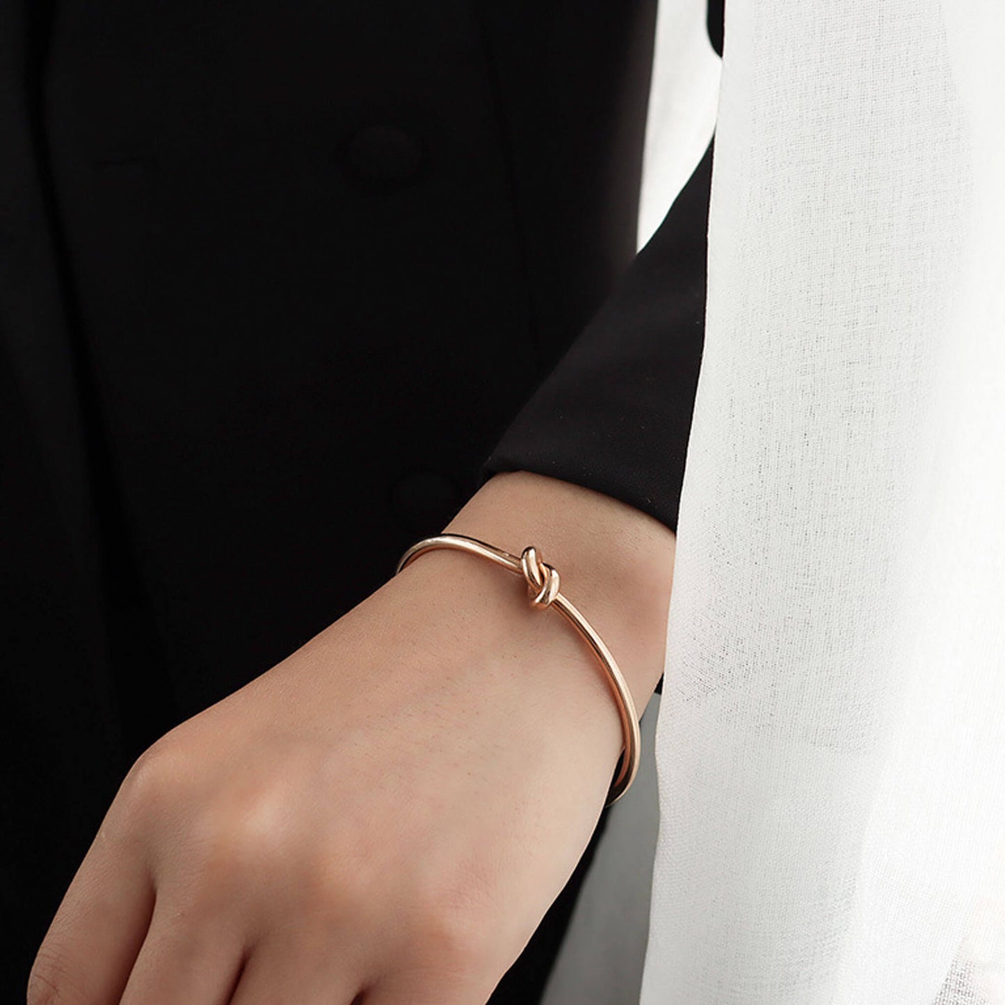 ねじりバングル