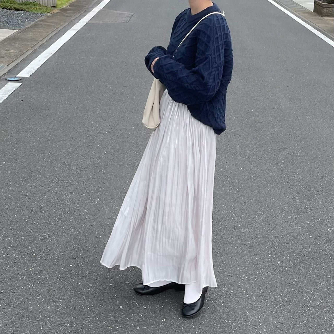クルーネックケーブルニット