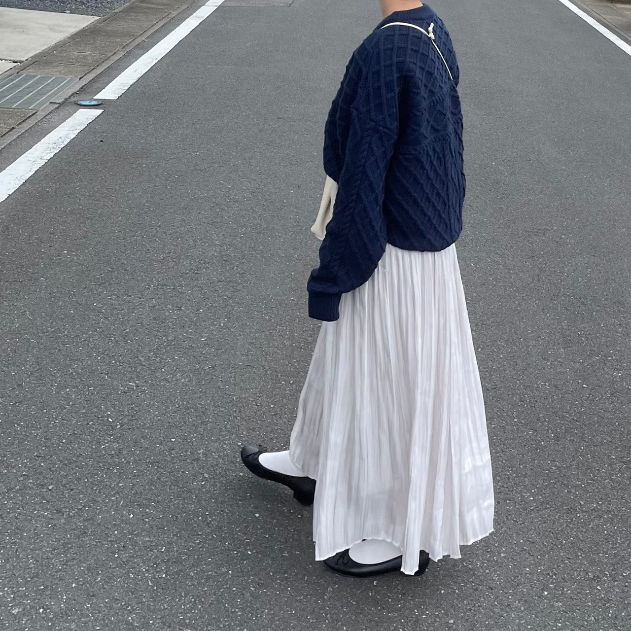 クルーネックケーブルニット
