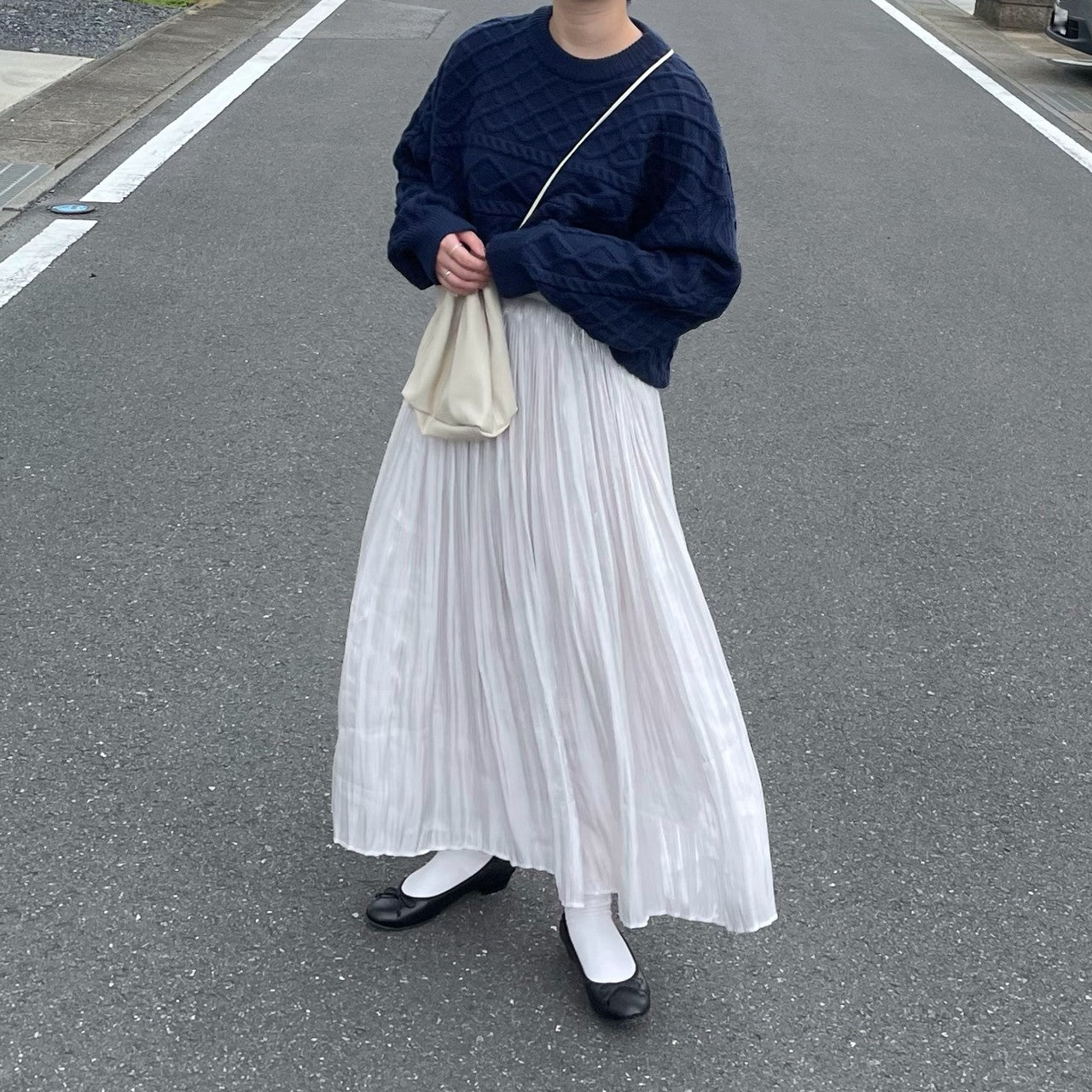 クルーネックケーブルニット