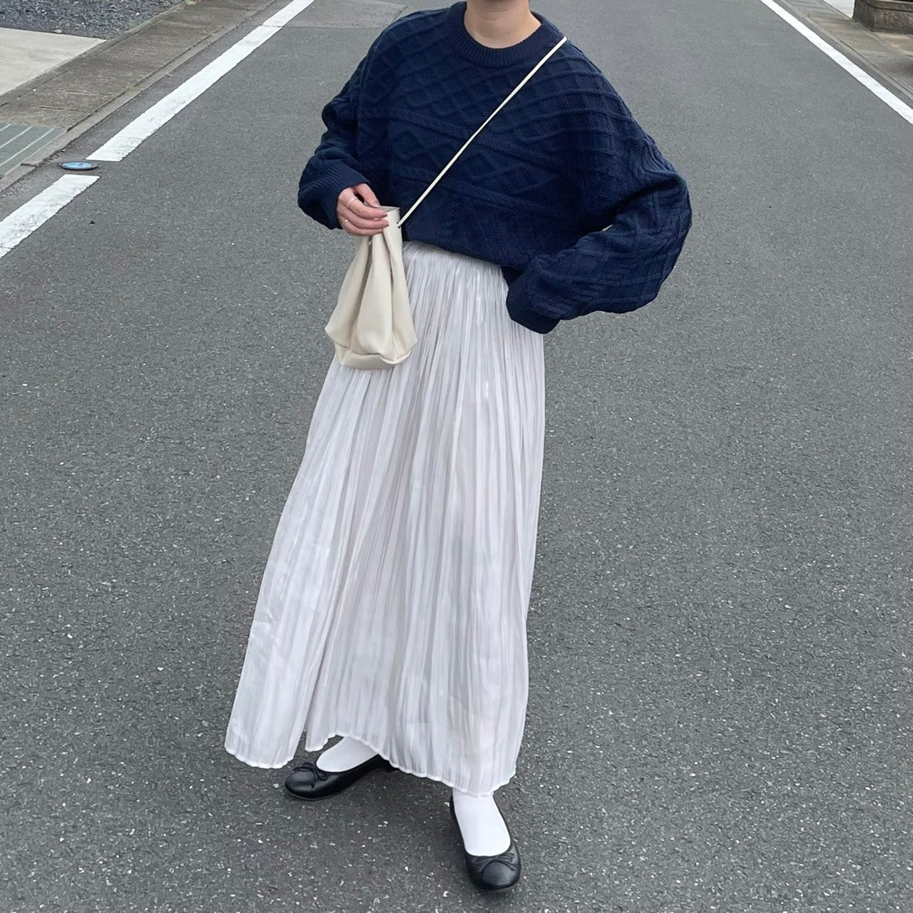 クルーネックケーブルニット