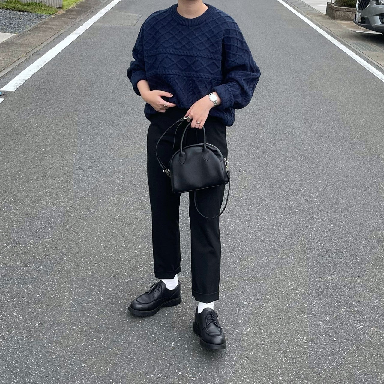 クルーネックケーブルニット