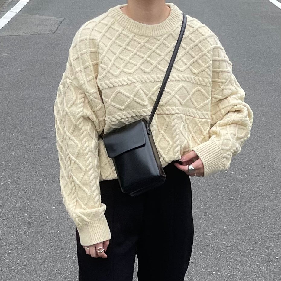 クルーネックケーブルニット