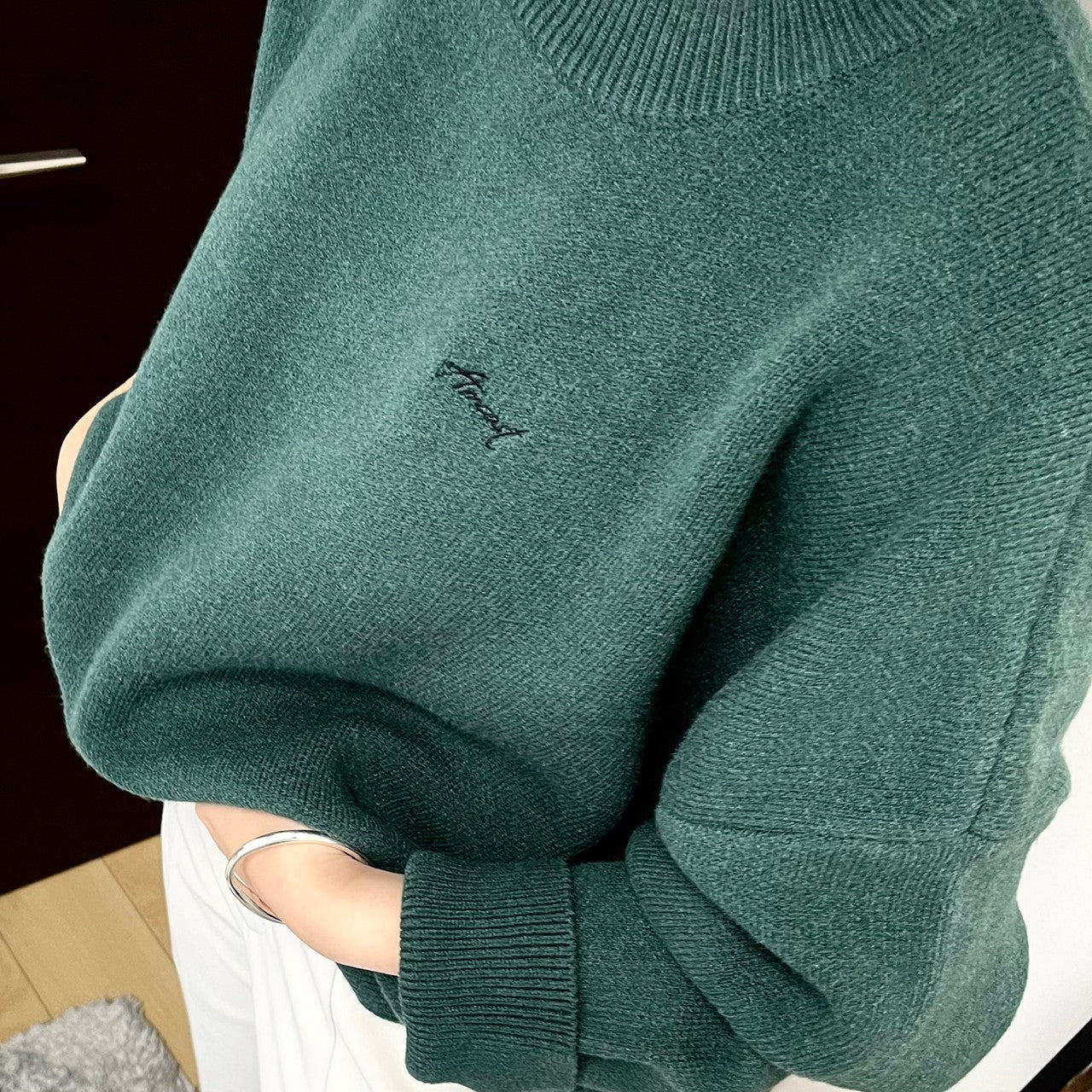 ロゴ刺繍ニット