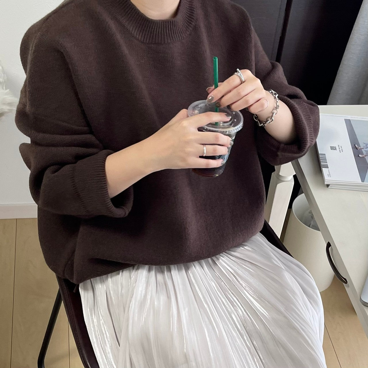 ロゴ刺繍ニット