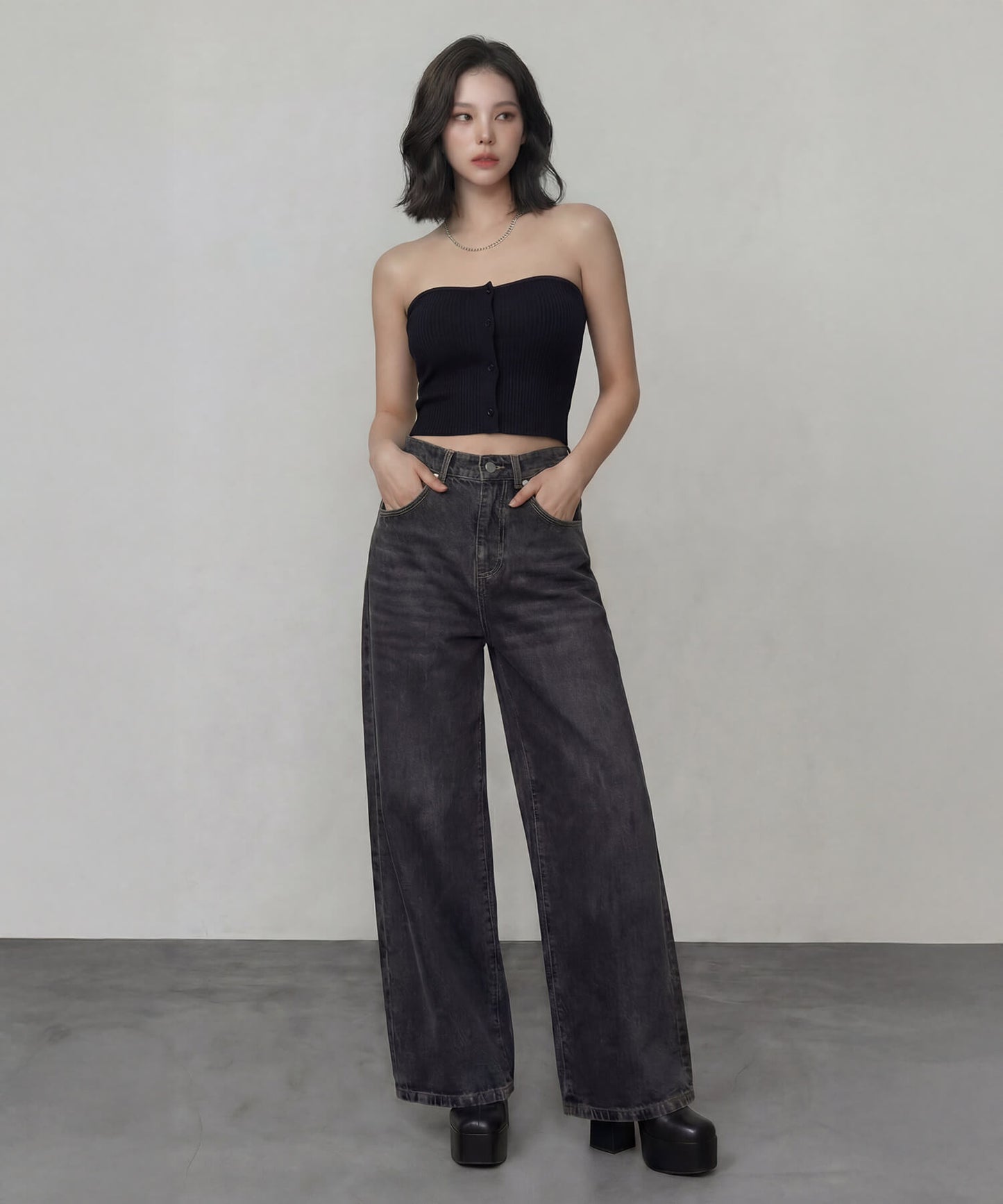 バックトライアングルカットデニムパンツ