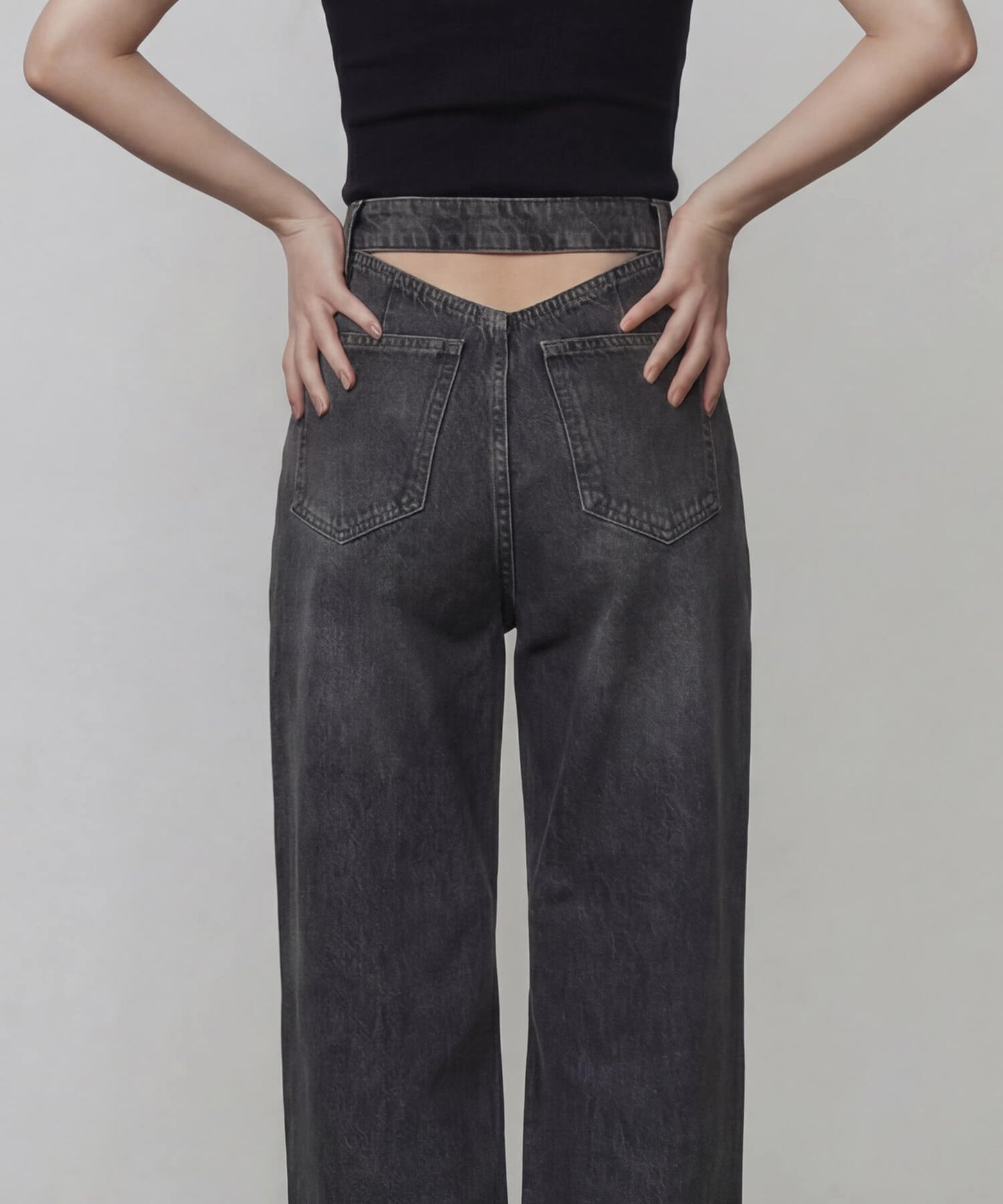 バックトライアングルカットデニムパンツ