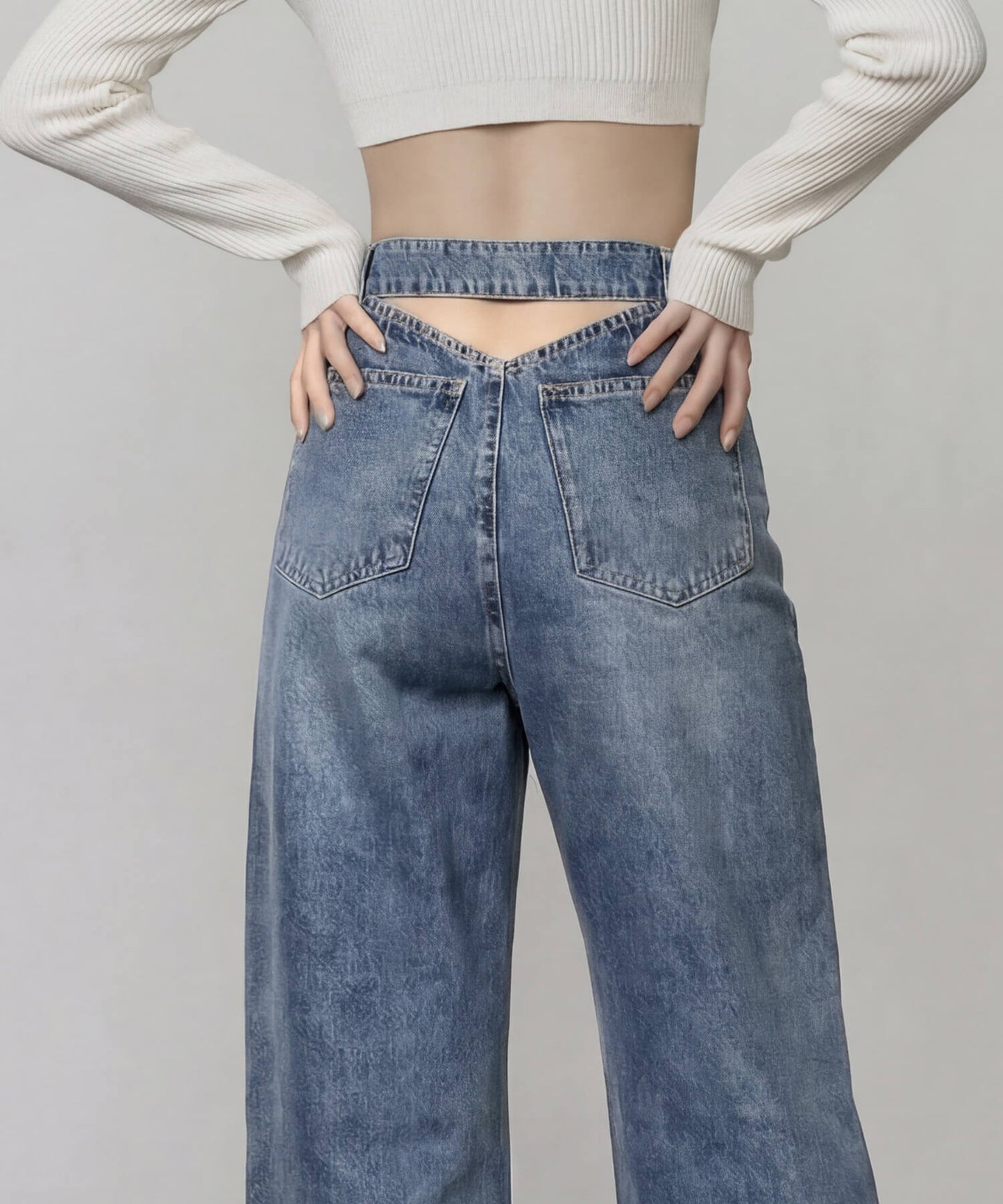 バックトライアングルカットデニムパンツ