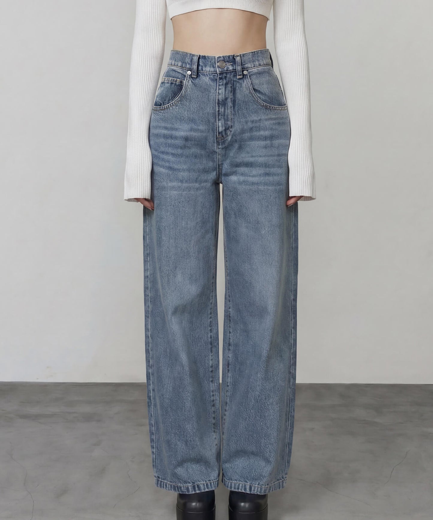 バックトライアングルカットデニムパンツ