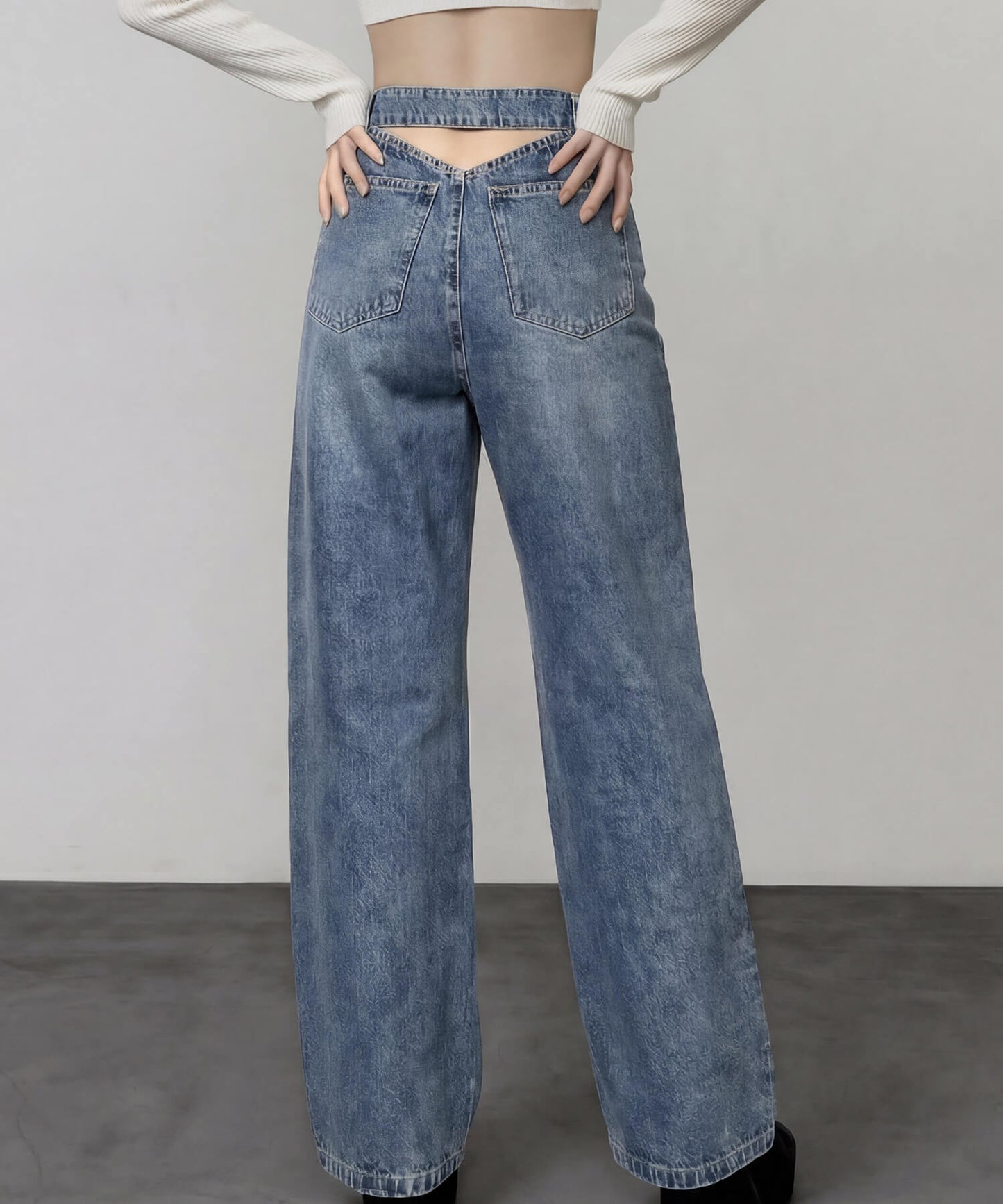 バックトライアングルカットデニムパンツ