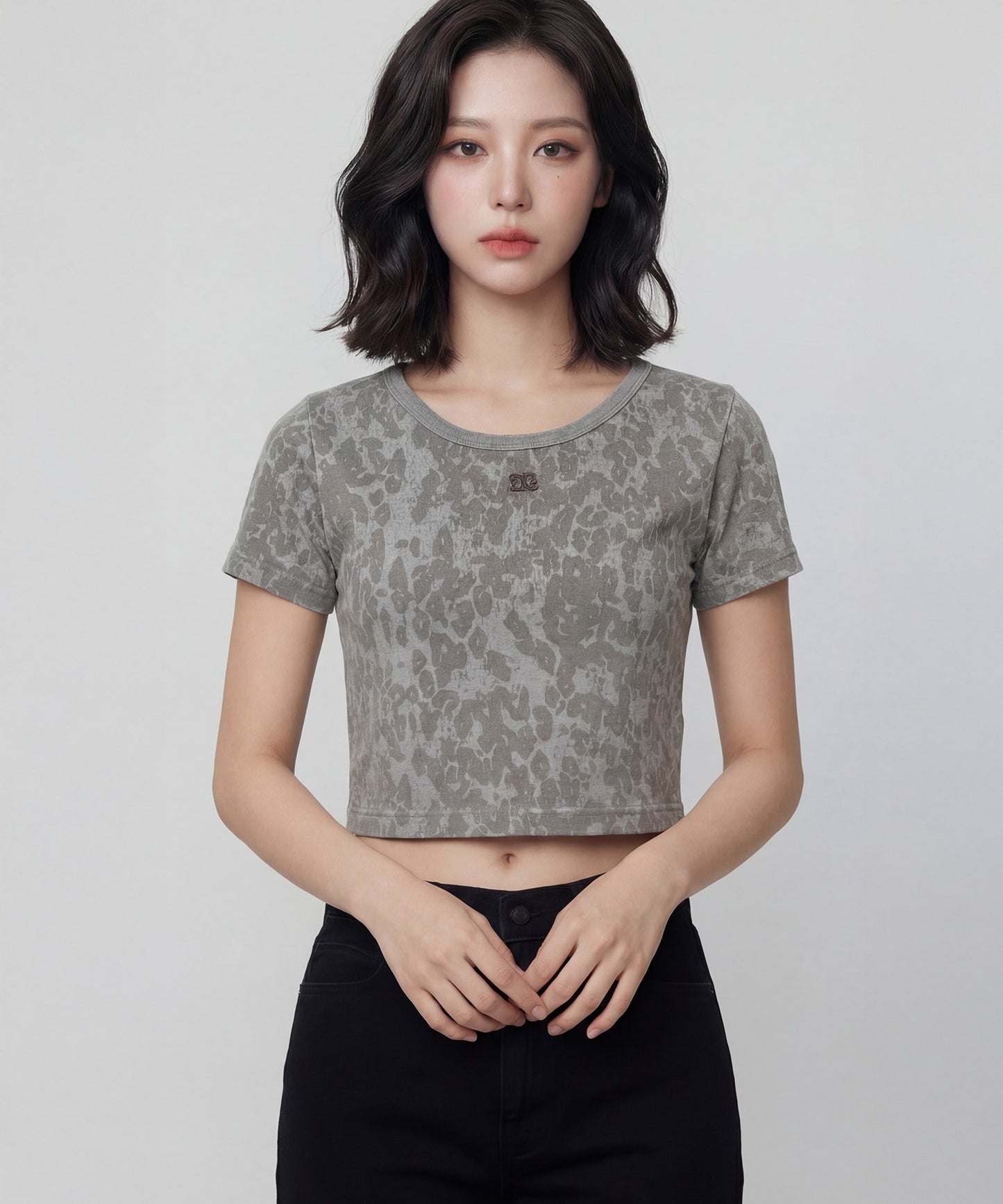 ロゴ刺繍クロップドTシャツ
