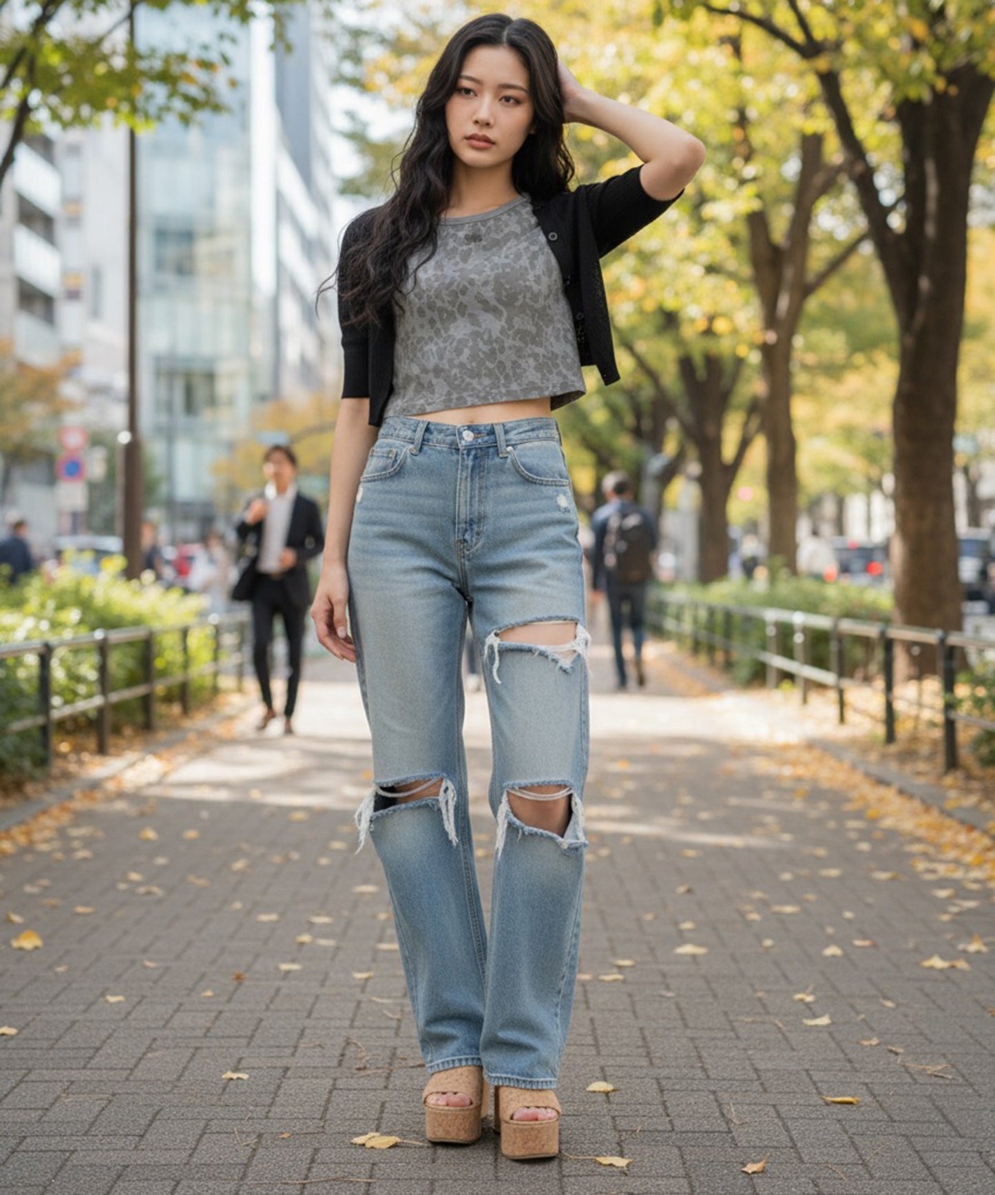 ロゴ刺繍クロップドTシャツ