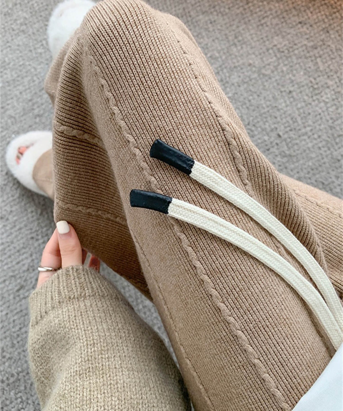 ラインデザインニットパンツ