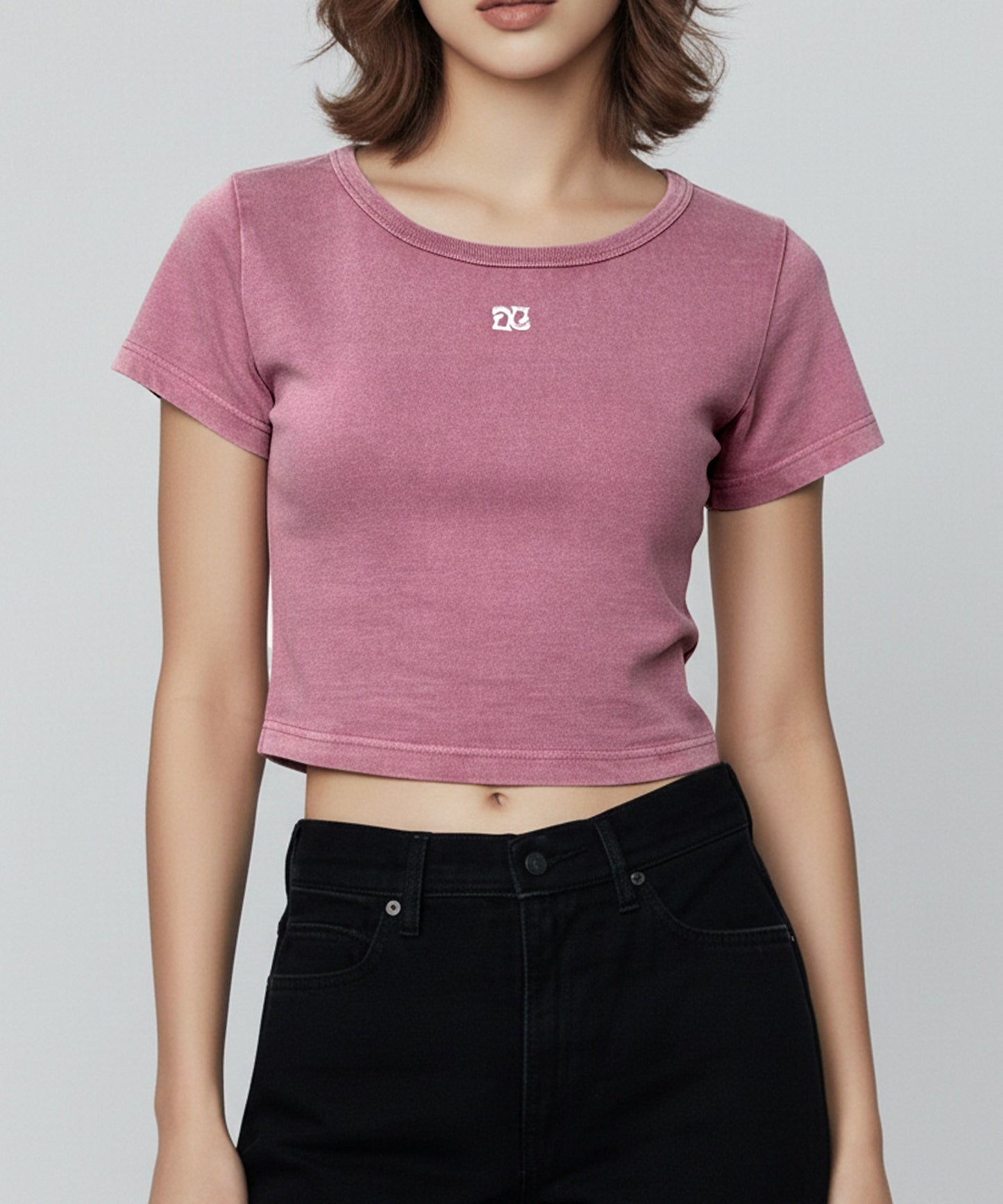ロゴ刺繍クロップドTシャツ